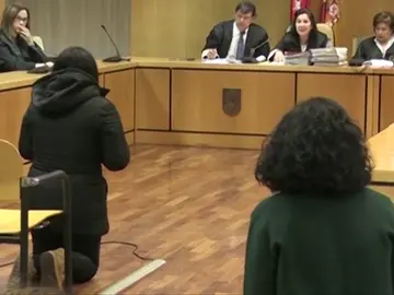 Frame 59.871187 de: La mujer que abandonó a su bebé en un contenedor reconoce estar arrepentida Frame 59.871187 de: La mujer que abandonó a su bebé en un contenedor reconoce estar arrepentida