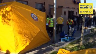 Una joven de 24 años, ingresada muy grave en Madrid con cuatro heridas de arma blanca y tras caer desde una ventana