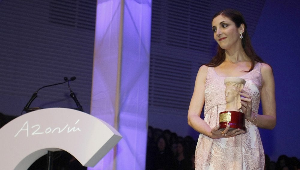 La escritora vasca Espido Freire tras ser galardonada con el Premio Azorín de Novela 2017