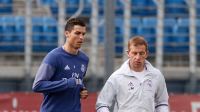 Cristiano Ronaldo se entrena al margen de sus compañeros antes del partido frente al Eibar