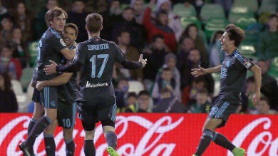 La Real Sociedad se lleva un duelo loco ante el Betis para dormir en plaza Champions