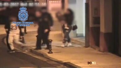 La policía detiene a un hombre cuando agredía a una mujer con su niño en brazos en Lugo