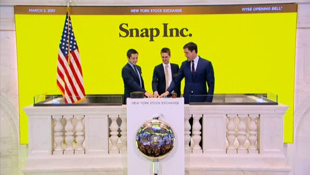 Frame 0.760969 de: Snapchat debuta en bolsa con éxito