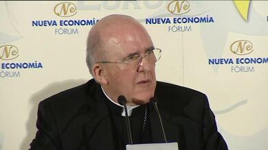 El arzobispo de Madrid, Carlos Osoro, pide reflexión a los medios y dice que no entra en autobuses