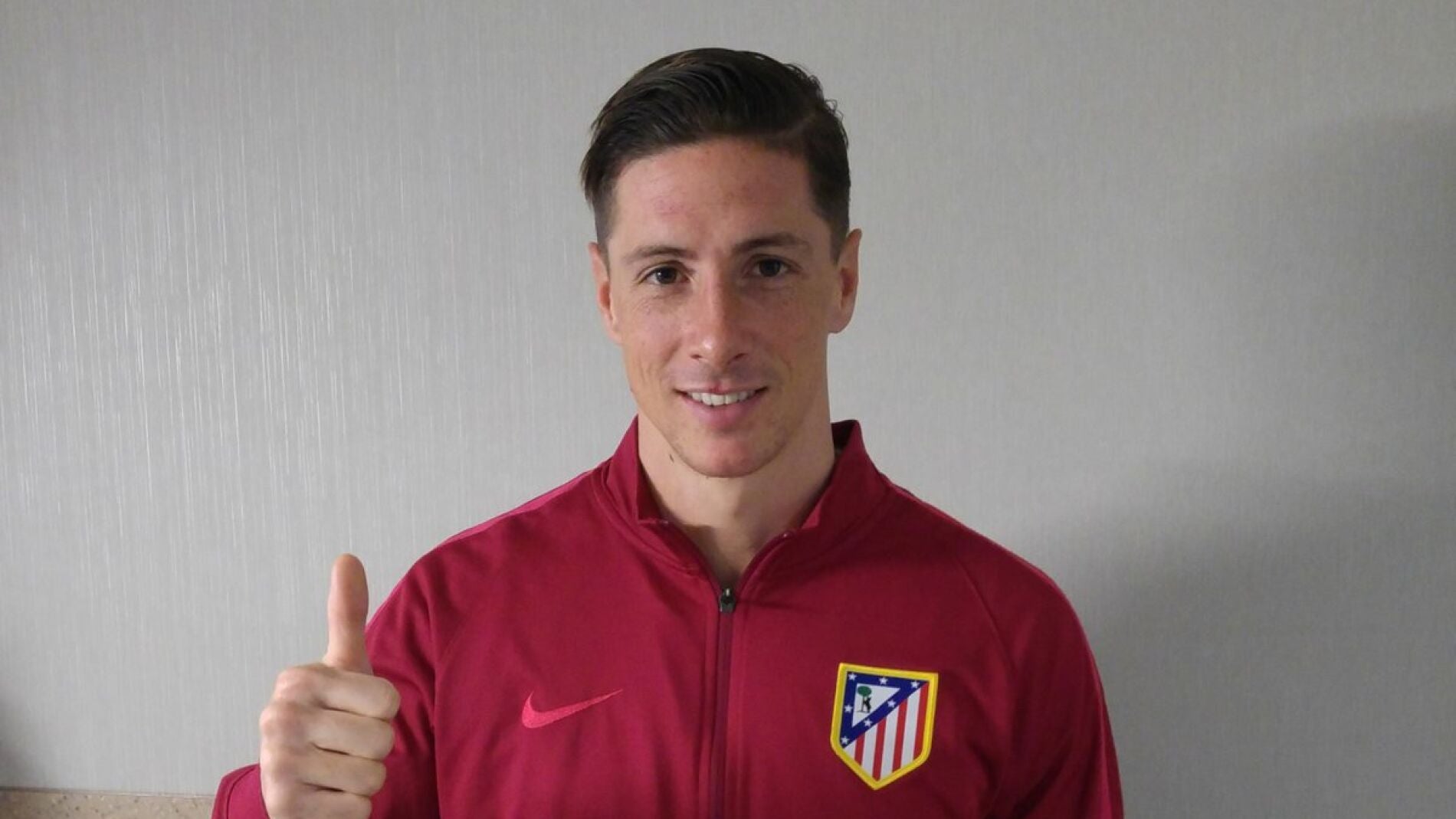 Torres levanta el pulgar tras recibir el alta en Galicia