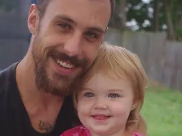 Matthew Lee Williamson y su hija Kyhesha-Lee Joughin Matthew Lee Williamson y su hija Kyhesha-Lee Joughin