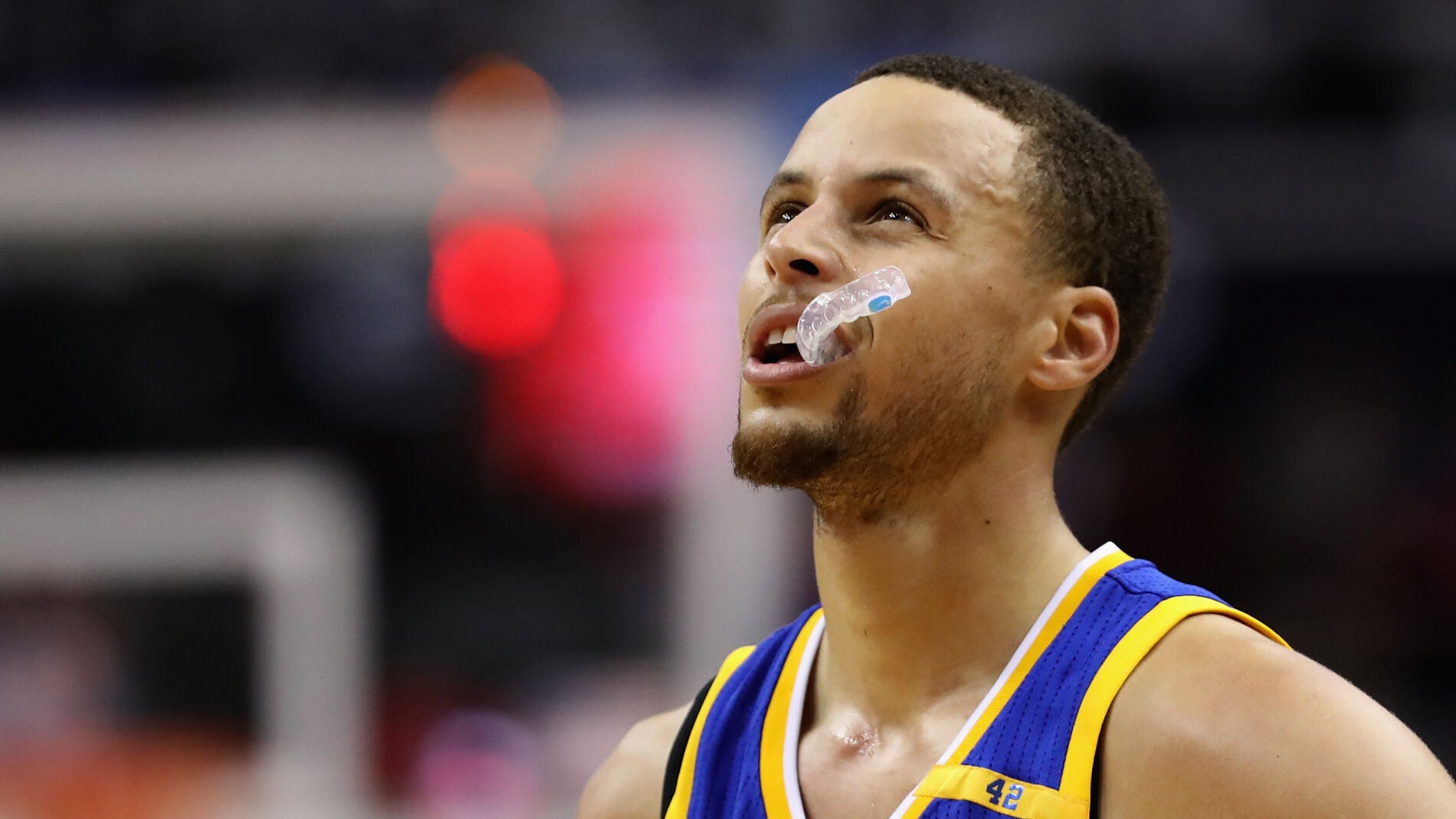Stephen Curry se lamenta tras perder un partido con los Warriors