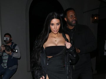 El escotado y arriesgado look de Kim Kardashian