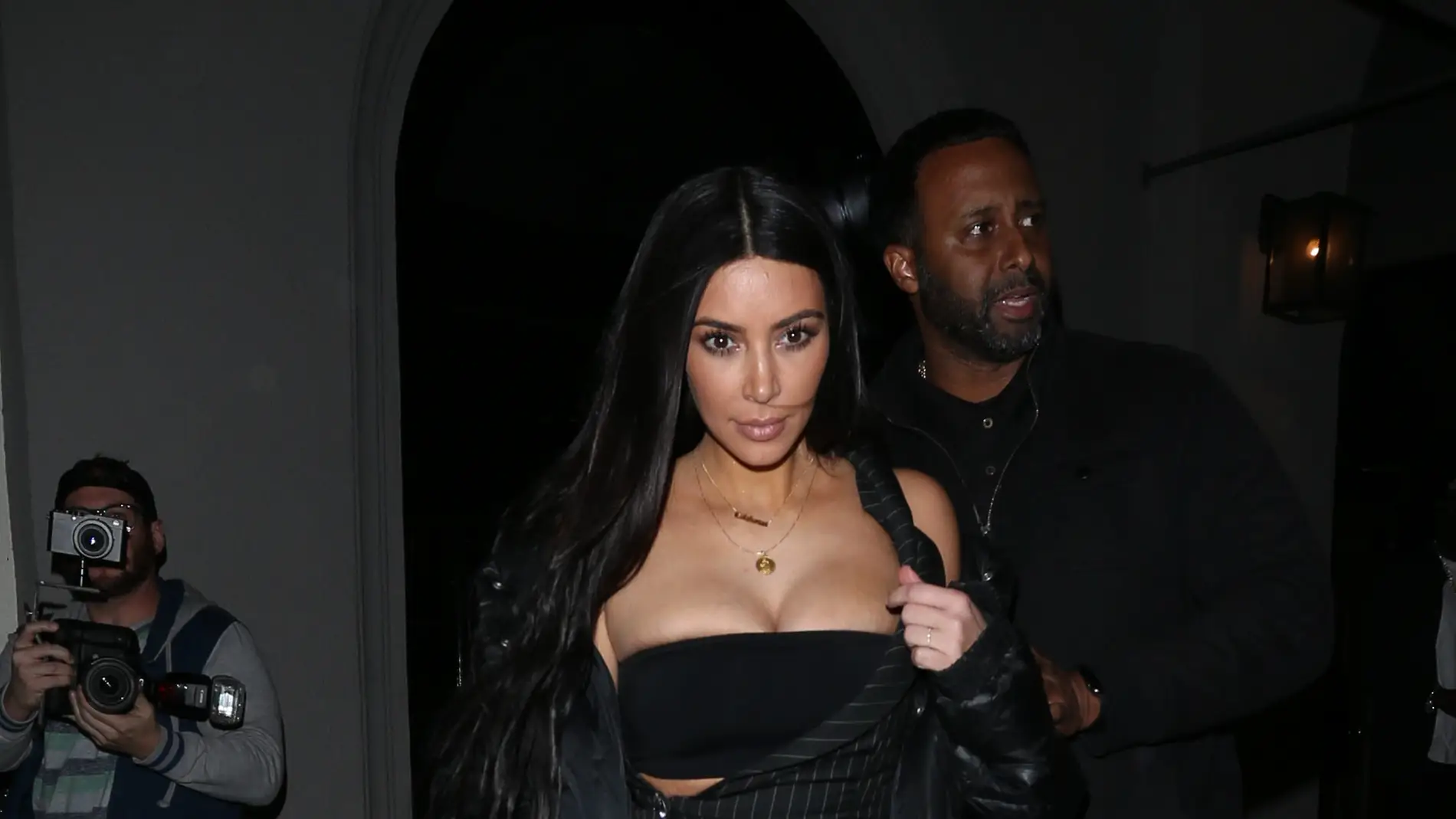 El escotado y arriesgado look de Kim Kardashian