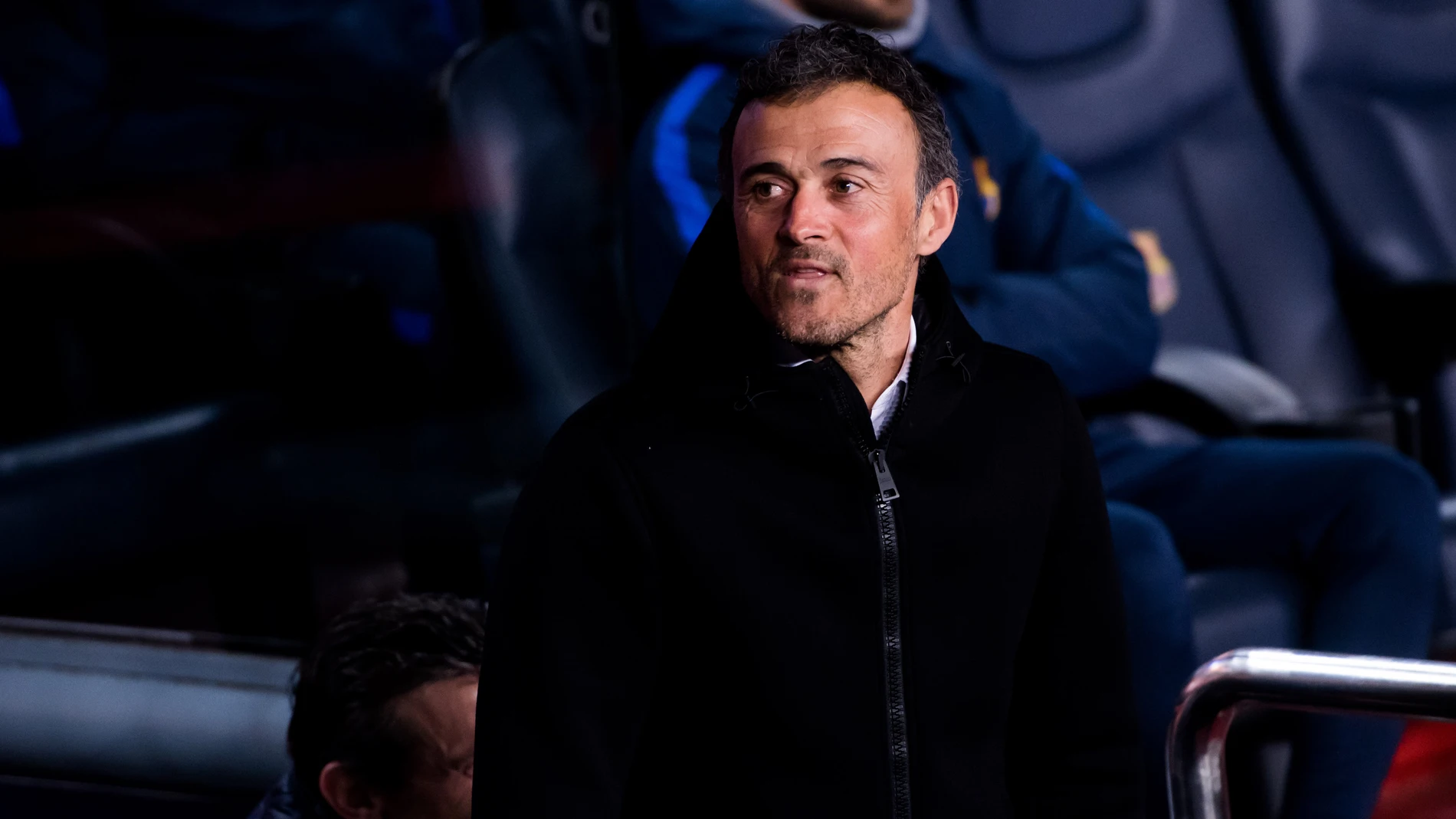 Luis Enrique, sonriente en el banquillo del Barcelona Luis Enrique, sonriente en el banquillo del Barcelona