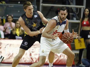 Rudy bota el balón en el partido ante el Iberostar Tenerife