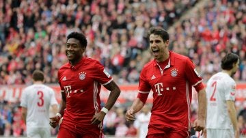 Javi Martínez y Alaba celebrando uno de los goles