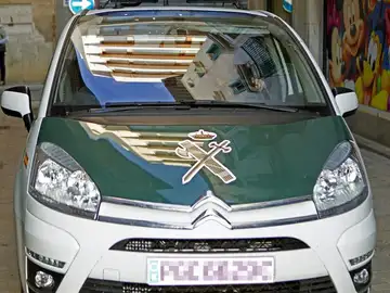 Vehículo de la Guardia Civil Vehículo de la Guardia Civil