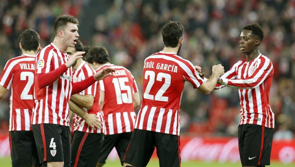 Los jugadores del Athletic celebran un gol