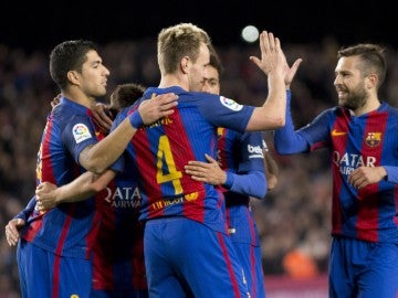 Los jugadores del Barcelona celebrando un gol