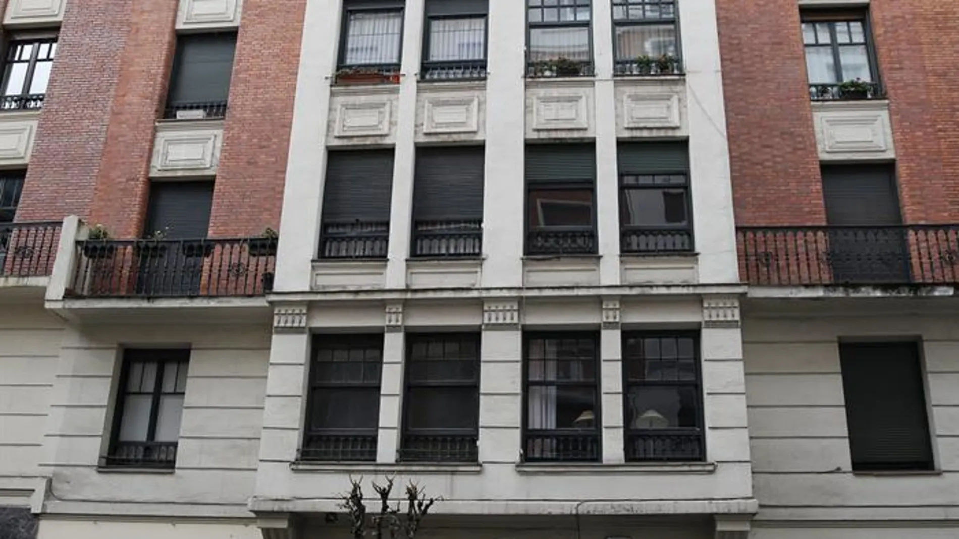 Fachada del inmueble donde se ha producido el incendio Fachada del inmueble donde se ha producido el incendio