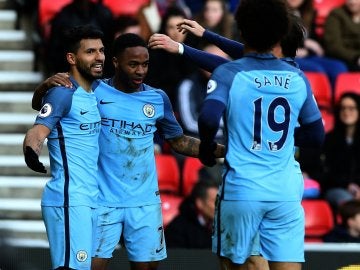 Los jugadores del Manchester City celebrando un gol