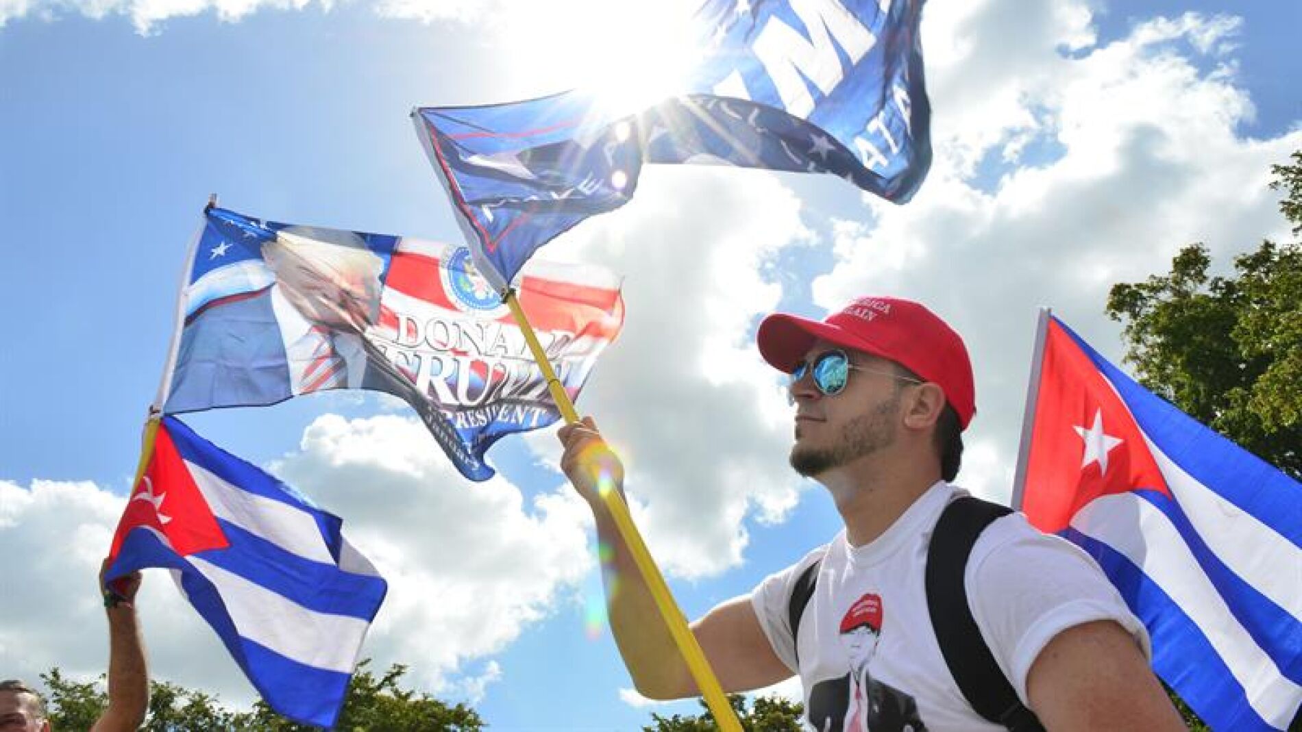Simpatizantes de Trump expresan su apoyo al mandatario