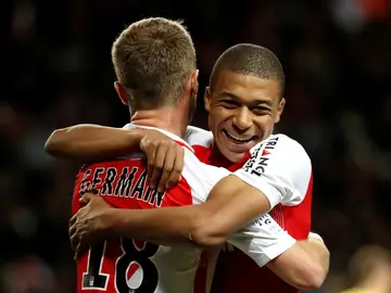 Mbappé y Germain celebrando un gol Mbappé y Germain celebrando un gol