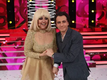 Blas Cantó celebra la victoria junto a su amiga Yolanda Ramos Blas Cantó celebra la victoria junto a su amiga Yolanda Ramos