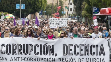 Unas 3.000 personas se movilizan en Murcia para pedir 