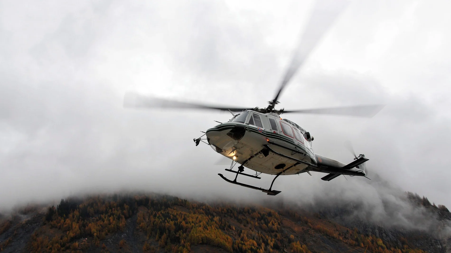 Un helicóptero de rescate en el Valle de Aosta Un helicóptero de rescate en el Valle de Aosta