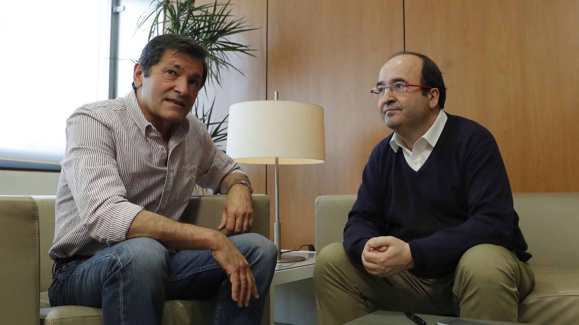 El presidente de la gestora del PSOE, Javier Fern&aacute;ndez, y el primer secretario del PSC, Miquel Iceta