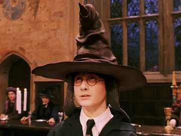 Harry Potter con el Sombrero Seleccionador Harry Potter con el Sombrero Seleccionador