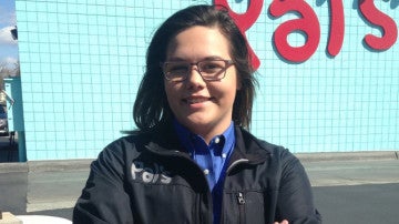 Kaela Eads salva la vida de un bebé tras aplicarle las técnicas de reanimación cardiopulmonar