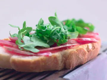 Tosta de pan tumaca y fuet Tosta de pan tumaca y fuet