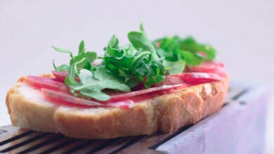 Tosta de pan tumaca y fuet