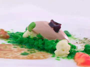 Ensalada mixta contemporánea con helado de balsámico Ensalada mixta contemporánea con helado de balsámico