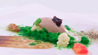 Ensalada mixta contemporánea con helado de balsámico