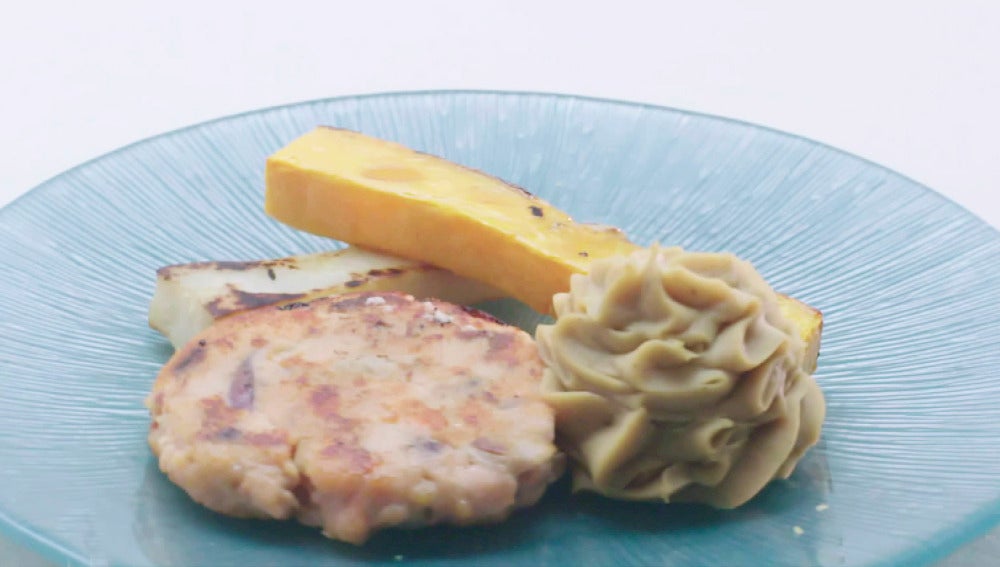 Hamburguesa de salmón, hummus y falsas patatas fritas