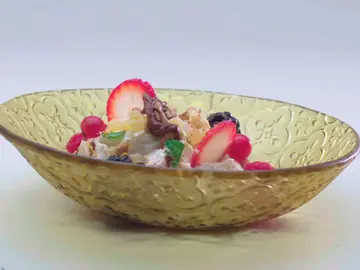 Crema de mascarpone con frutas, frutos rojos y chocolate Crema de mascarpone con frutas, frutos rojos y chocolate