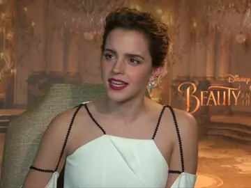 Emma Watson contesta a quienes cuestionan su feminismo por insinuar sus pechos en unas fotografías Emma Watson contesta a quienes cuestionan su feminismo por insinuar sus pechos en unas fotografías
