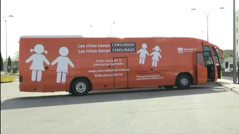 Frame 0.0 de: Hazte Oír sacará a la calle el tercer autobús con un mensaje "reivindicativo e impactante" Frame 0.0 de: Hazte Oír sacará a la calle el tercer autobús con un mensaje "reivindicativo e impactante"