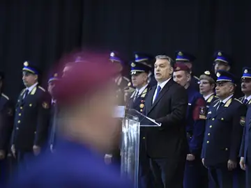 Viktor Orbán, el primer ministro húngaro, durante el discurso en la ceremonia de graduación de nuevos agentes de las Fuerzas Fronterizas en Budapest (Hungría) Viktor Orbán, el primer ministro húngaro, durante el discurso en la ceremonia de graduación de nuevos agentes de las Fuerzas Fronterizas en Budapest (Hungría)
