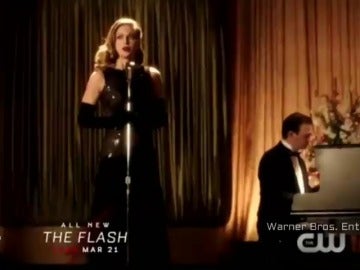 Frame 3.991987 de: El crossover musical entre 'The Flash' y 'Supergirl' te va a poner a bailar