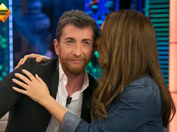 Mónica Naranjo susurra al oído de Pablo Motos su 'aullido' más sensual Mónica Naranjo susurra al oído de Pablo Motos su 'aullido' más sensual