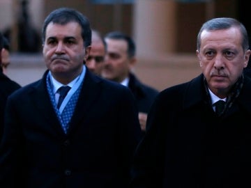 El presidente turco y el ministro del país para la UE, Omar Celik
