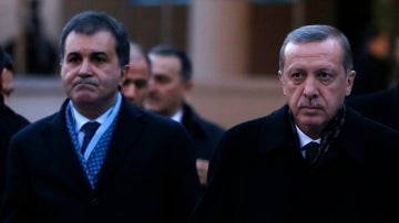 El presidente turco y el ministro del país para la UE, Omar Celik