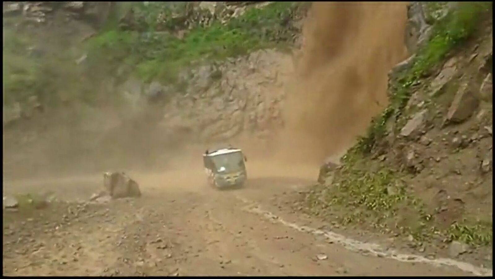 Al menos 48 muertos y medio millón de desplazados en Perú por las intensas lluvias, inundaciones y derrumbes