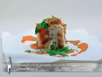 Pizsandwich de morcilla con pesto de piquillos y queso de cabra Pizsandwich de morcilla con pesto de piquillos y queso de cabra