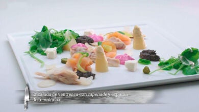 Ensalada de ventresca con tapenade y espuma de remolacha
