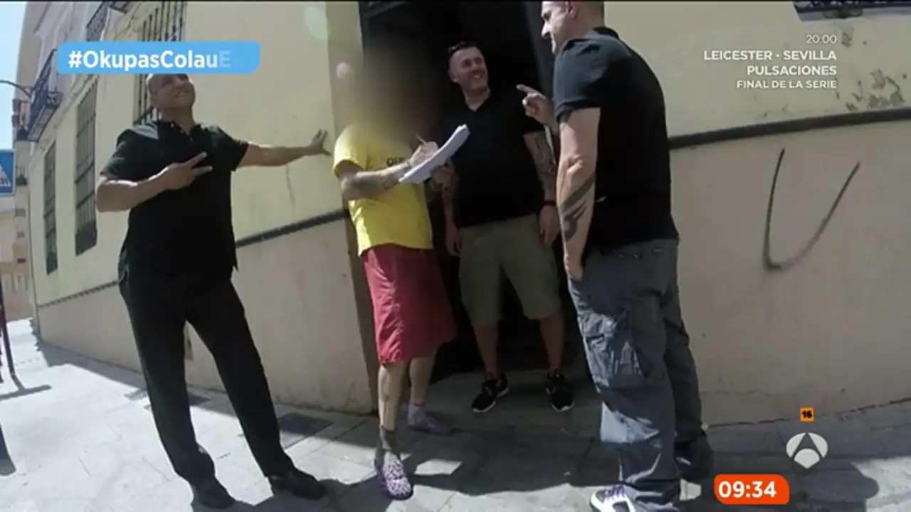 Polémica por una empresa que se encarga de 'desokupar' viviendas por encargo en Barcelona