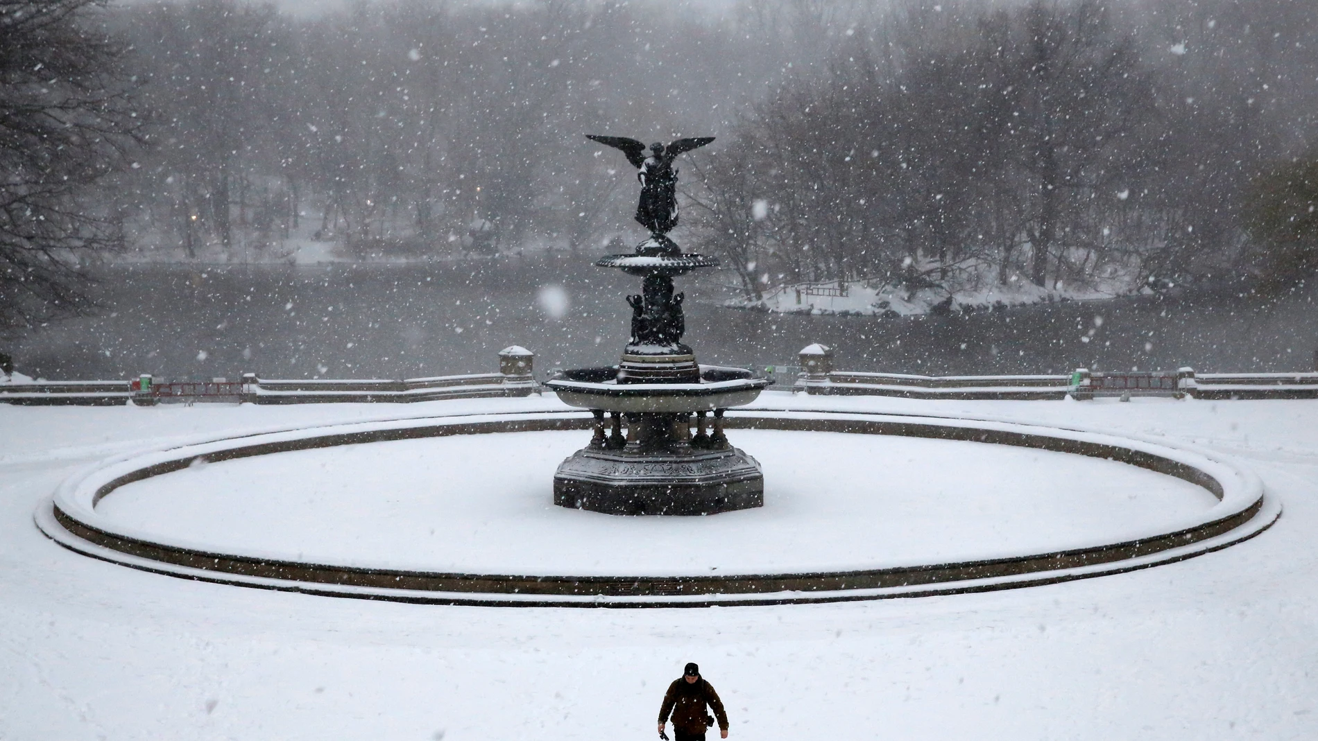 Una fuerte nevada en Nueva York ha causado fuertes consecuencias en la ciudad Una fuerte nevada en Nueva York ha causado fuertes consecuencias en la ciudad