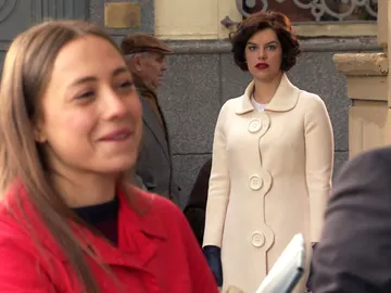 Marta se queda en shock tras el beso entre Alba y Rafael Marta se queda en shock tras el beso entre Alba y Rafael