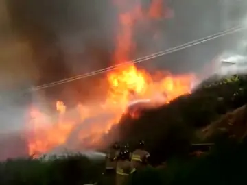 Frame 5.85303 de: Alerta roja en la región chilena de Valparaíso por un gran incendio forestal Frame 5.85303 de: Alerta roja en la región chilena de Valparaíso por un gran incendio forestal