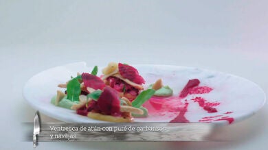 Ventresca de atún con puré de garbanzos y navajas